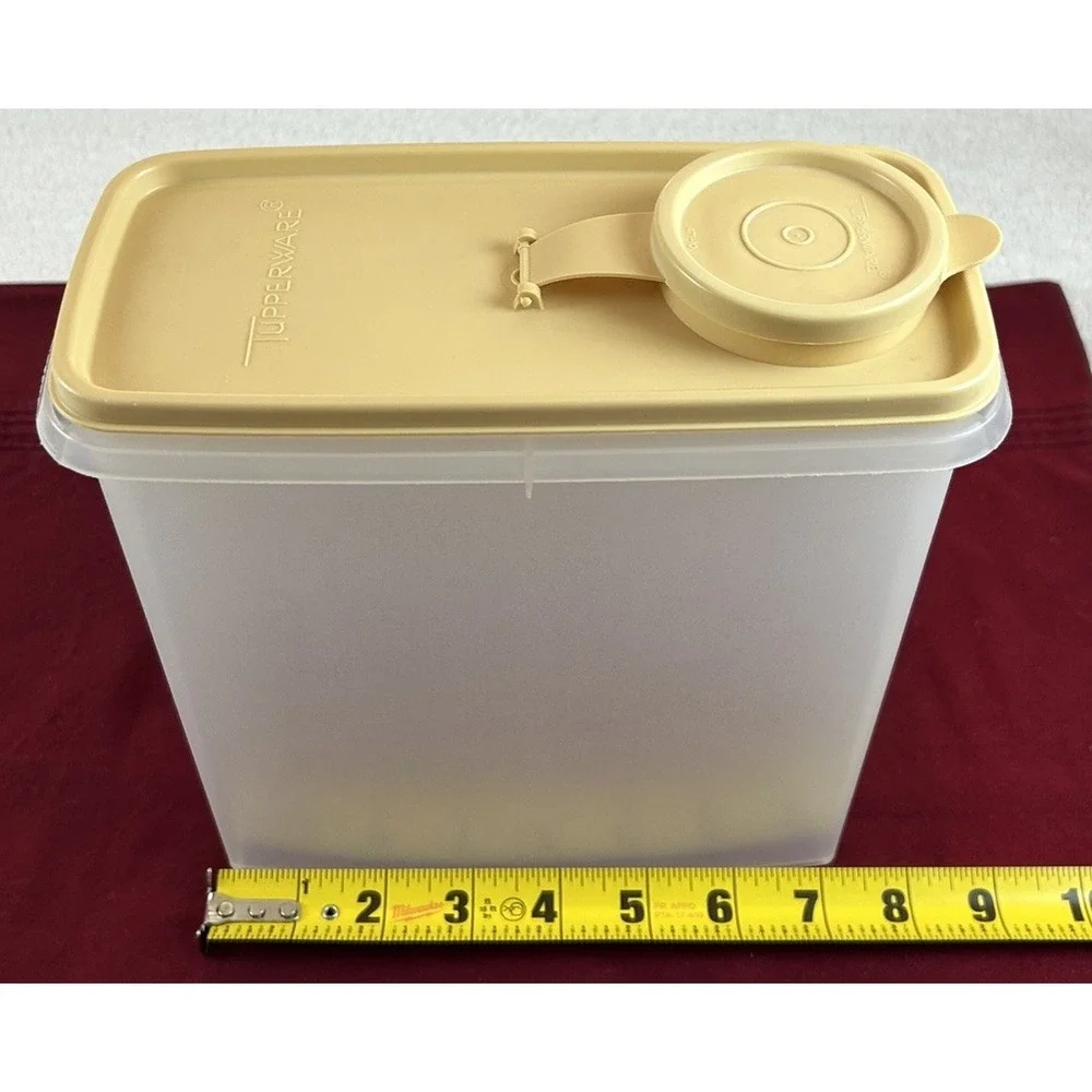 Tupperware vtg cereal